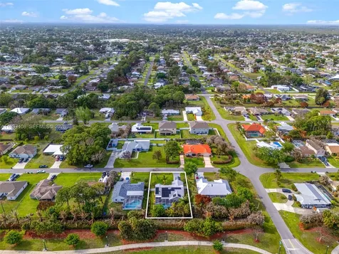 694 SE Karrigan Terrace Port St. Lucie FL 34983