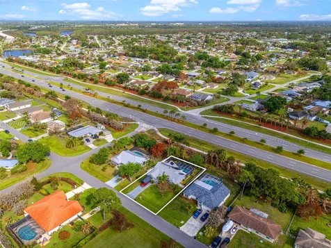 694 SE Karrigan Terrace Port St. Lucie FL 34983