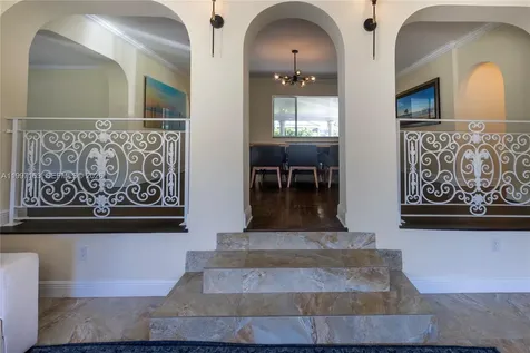 429 Deer Run Miami Springs FL 33166