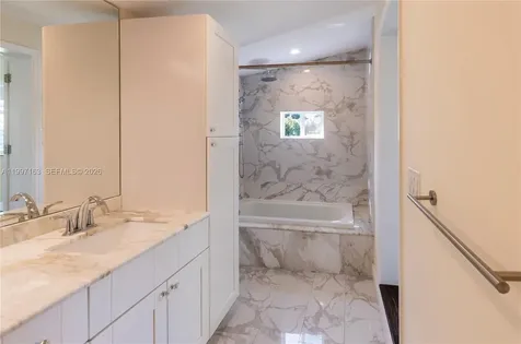 429 Deer Run Miami Springs FL 33166
