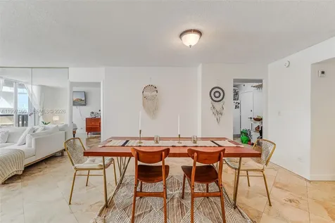 6039 Collins Avenue Miami Beach FL 33140