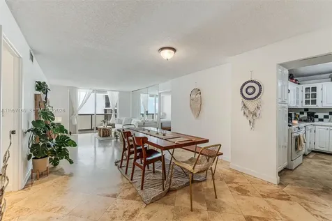 6039 Collins Avenue Miami Beach FL 33140