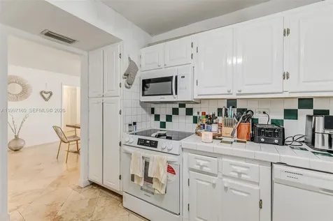 6039 Collins Avenue Miami Beach FL 33140