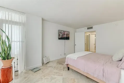 6039 Collins Avenue Miami Beach FL 33140