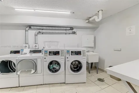 6039 Collins Avenue Miami Beach FL 33140