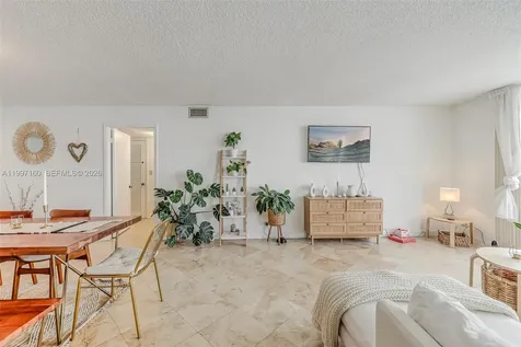 6039 Collins Avenue Miami Beach FL 33140