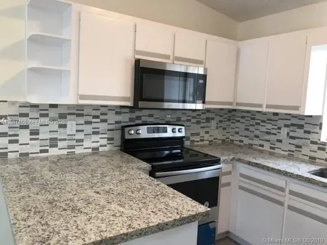 2246 W 74th Street Hialeah FL 33016