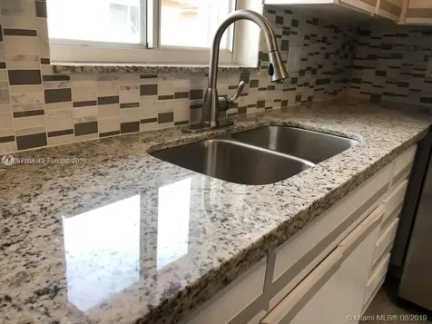 2246 W 74th Street Hialeah FL 33016