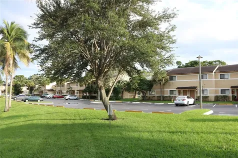 9491 S Palm Circle S Pembroke Pines FL 33025