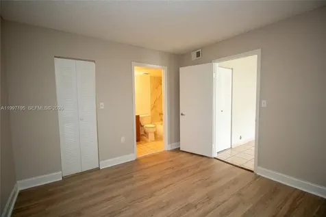 9491 S Palm Circle S Pembroke Pines FL 33025