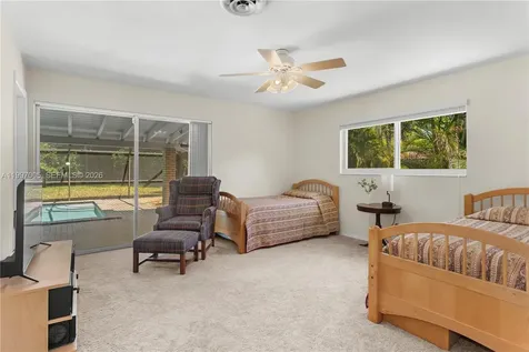 6845 SW 129th Terrace Pinecrest FL 33156