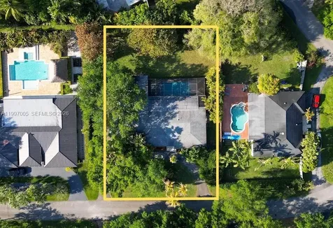 6845 SW 129th Terrace Pinecrest FL 33156