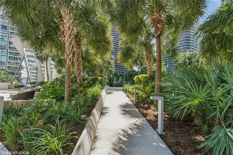 88 SW 7th Street Miami FL 33130