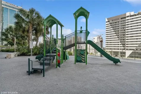 88 SW 7th Street Miami FL 33130