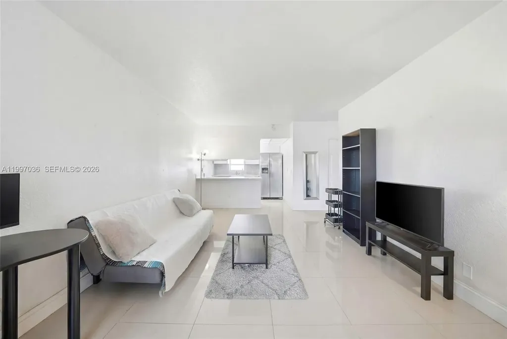 1100 NE 9th Avenue Fort Lauderdale FL 33304