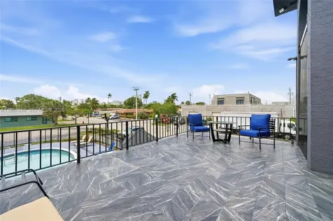 1100 NE 9th Avenue Fort Lauderdale FL 33304