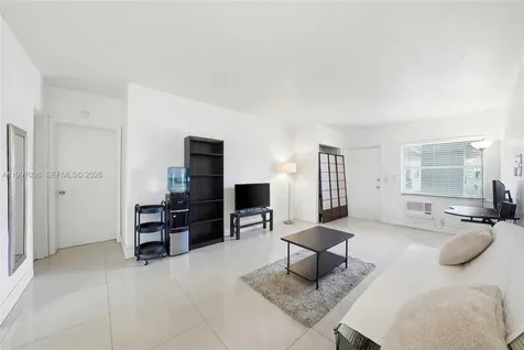 1100 NE 9th Avenue Fort Lauderdale FL 33304