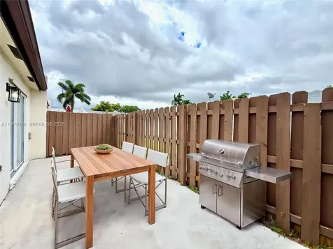 9254 NW 18th Street Pembroke Pines FL 33024
