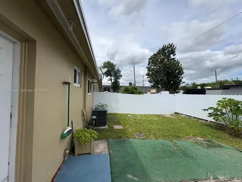 2550 SW 58th Avenue West Park FL 33023