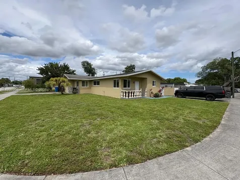2550 SW 58th Avenue West Park FL 33023