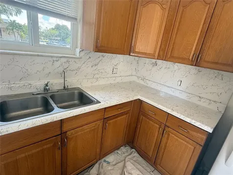 2550 SW 58th Avenue West Park FL 33023
