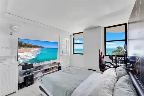 6061 Collins Avenue Miami Beach FL 33140