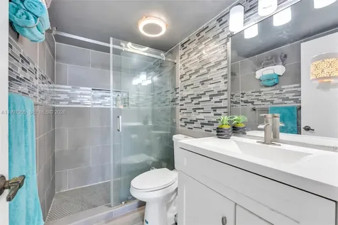 6061 Collins Avenue Miami Beach FL 33140