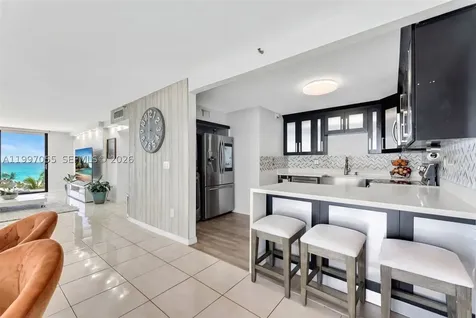 6061 Collins Avenue Miami Beach FL 33140