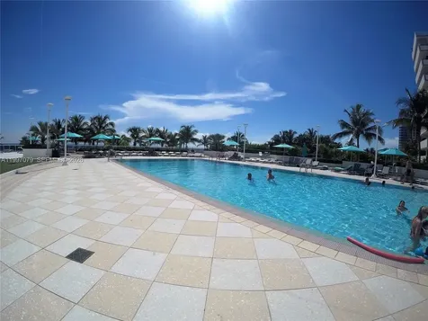 100 Lincoln Road Miami Beach FL 33139
