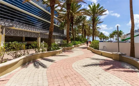 100 Lincoln Road Miami Beach FL 33139