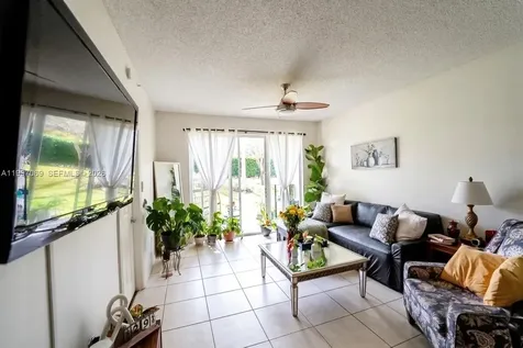27 Royal Palm Way Boca Raton FL 33432