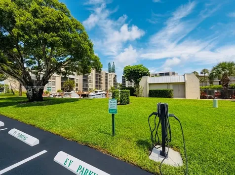 27 Royal Palm Way Boca Raton FL 33432