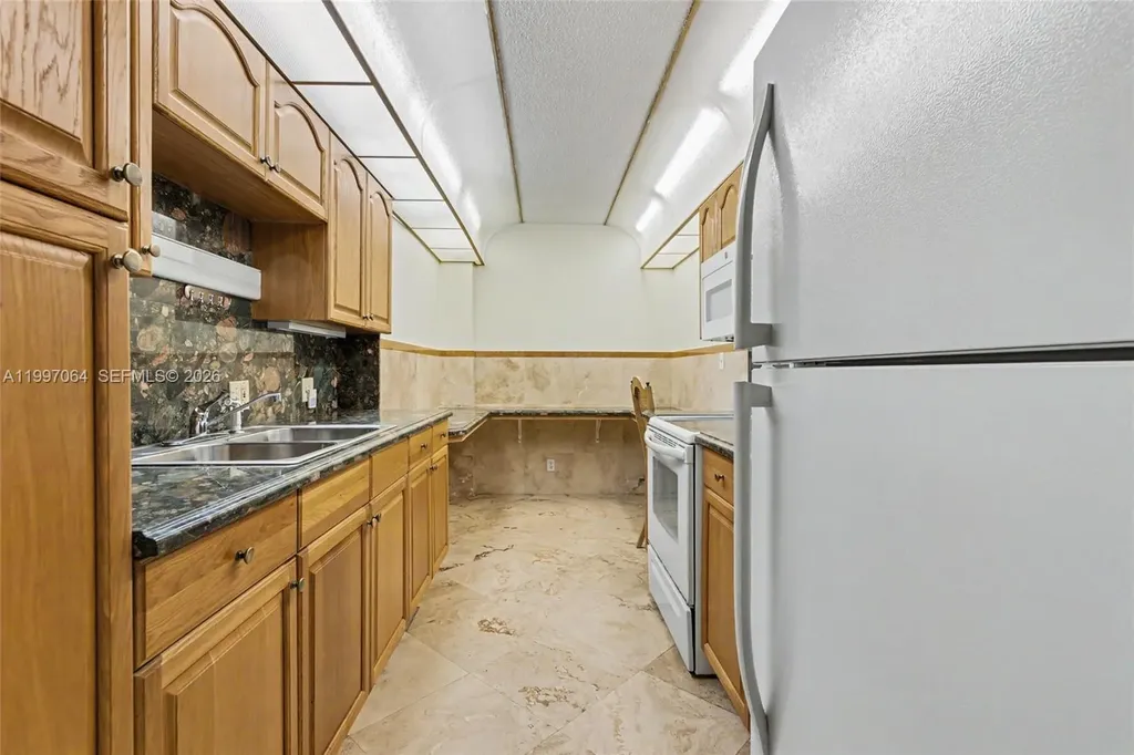 4200 Hillcrest Drive Hollywood FL 33021