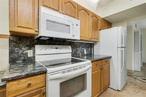 4200 Hillcrest Drive Hollywood FL 33021