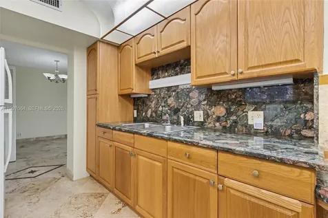 4200 Hillcrest Drive Hollywood FL 33021