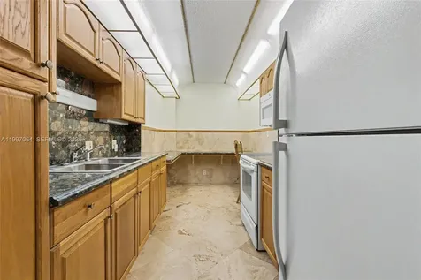 4200 Hillcrest Drive Hollywood FL 33021