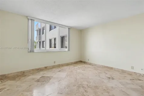 4200 Hillcrest Drive Hollywood FL 33021