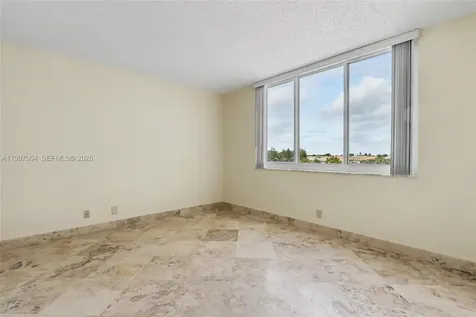 4200 Hillcrest Drive Hollywood FL 33021