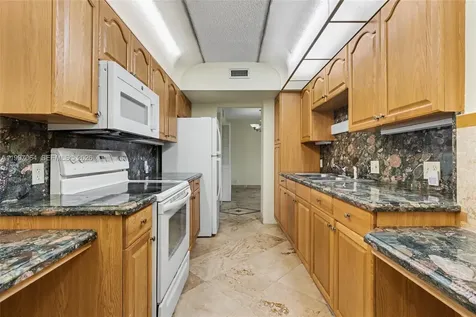 4200 Hillcrest Drive Hollywood FL 33021