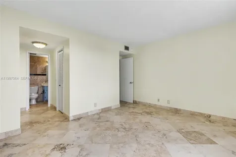 4200 Hillcrest Drive Hollywood FL 33021
