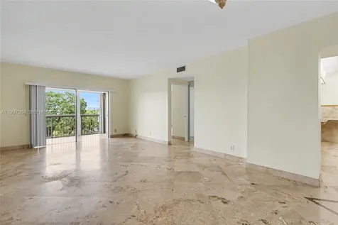 4200 Hillcrest Drive Hollywood FL 33021
