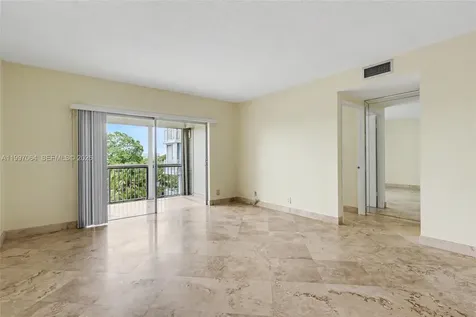 4200 Hillcrest Drive Hollywood FL 33021