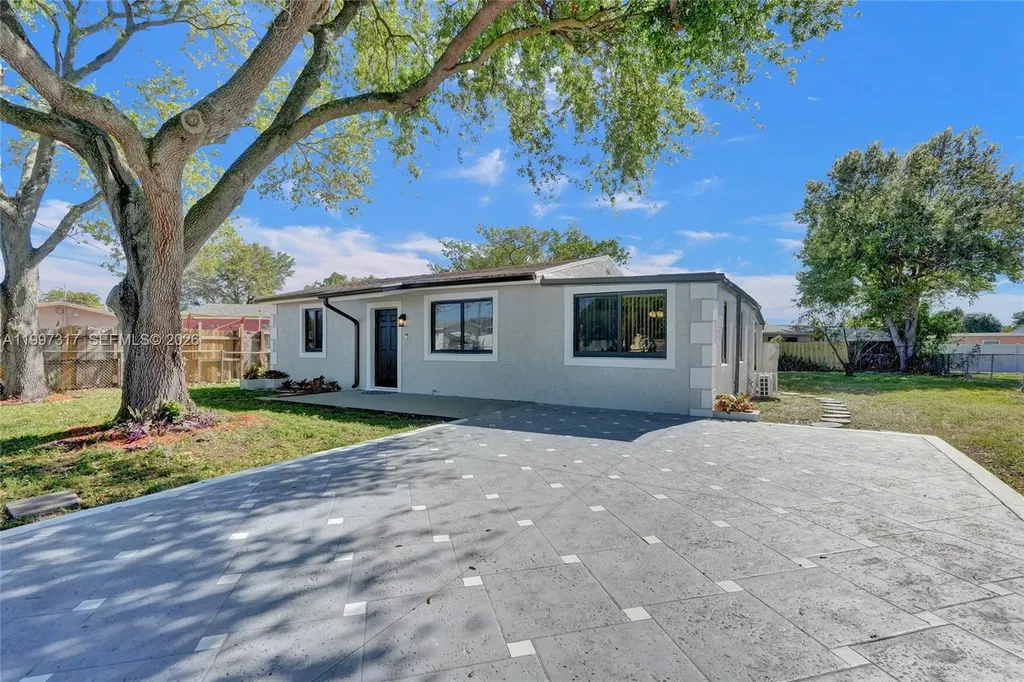 136 Miami Gardens Road West Park FL 33023