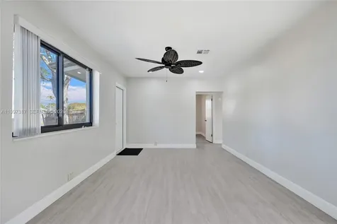 136 Miami Gardens Road West Park FL 33023