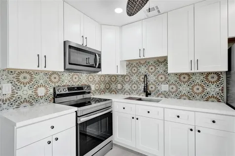136 Miami Gardens Road West Park FL 33023