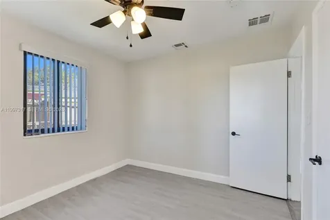 136 Miami Gardens Road West Park FL 33023