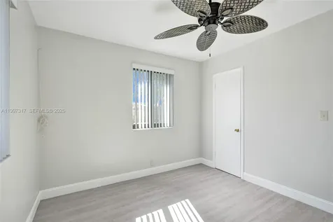 136 Miami Gardens Road West Park FL 33023