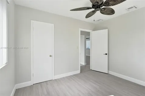136 Miami Gardens Road West Park FL 33023