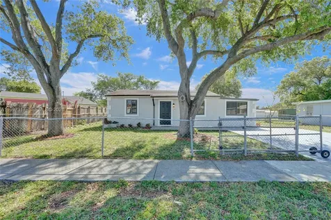 136 Miami Gardens Road West Park FL 33023