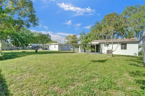 136 Miami Gardens Road West Park FL 33023